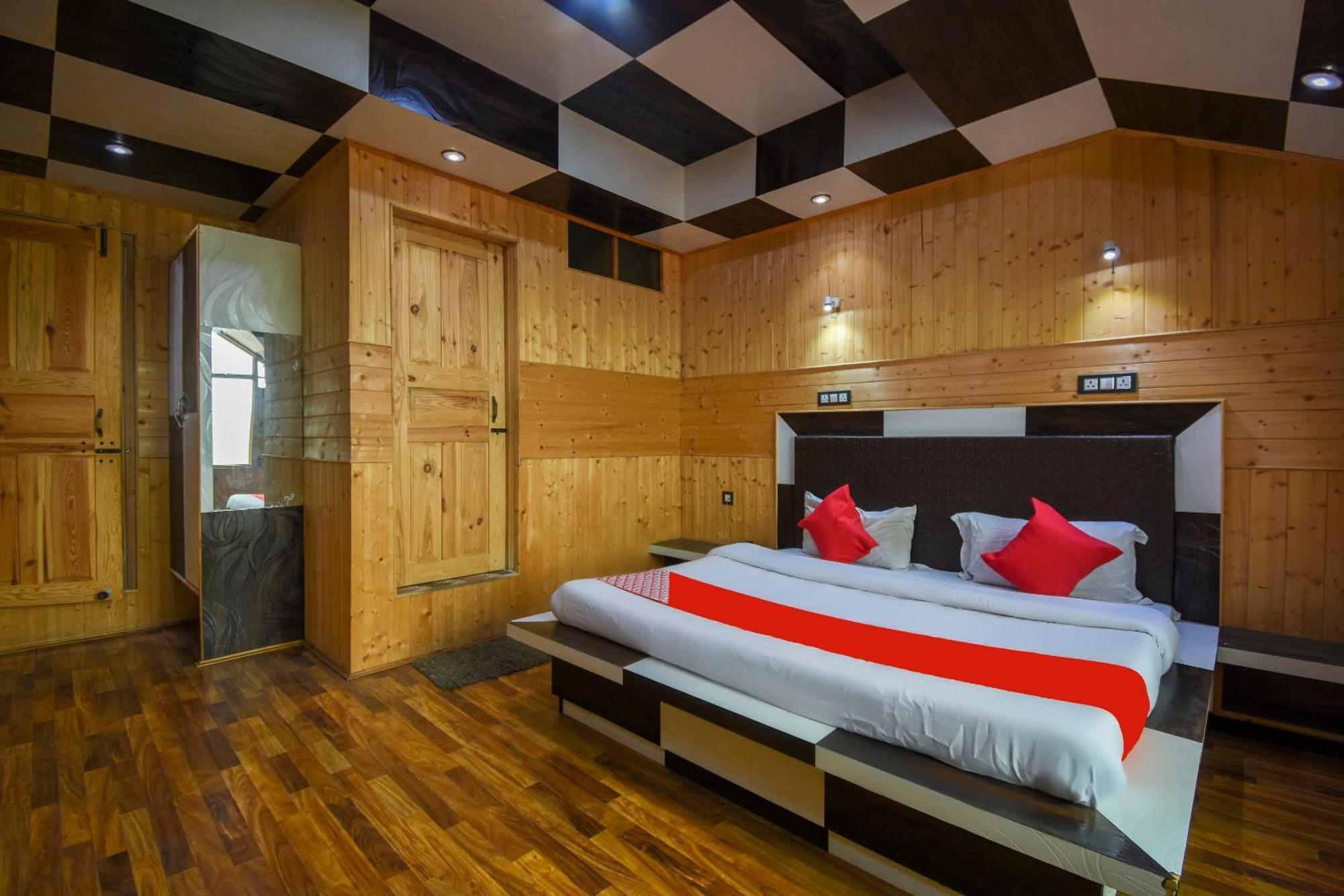 Oyo Hotel New Divine Kashmir Durgjan Экстерьер фото